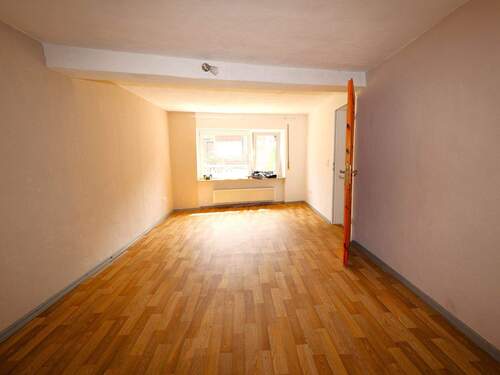 Wohnzimmer Erdgeschoss - 4 Zimmer Einfamilienhaus zum Kaufen in Greifenstein