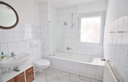 OG-Wohnung / Wannenbad - 