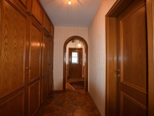 Flur mit Garderobenschrank - 