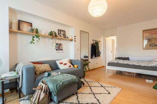 Wohnzimmer (2) - 2 Zimmer Etagenwohnung in Passau