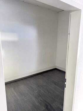 Eines von zwei separaten Büros - 