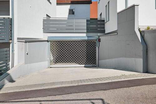 Tiefgaragenzufahrt - 