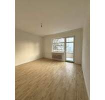 Westend: Klassisch geschnittene 2-Zimmer-Wohnung mit Balkon und viel Potential in zentraler Lage - Berlin