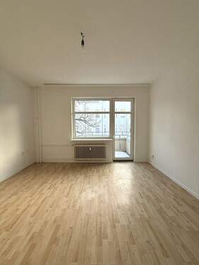 Wohnzimmer - 2 Zimmer Etagenwohnung zum Kaufen in Berlin