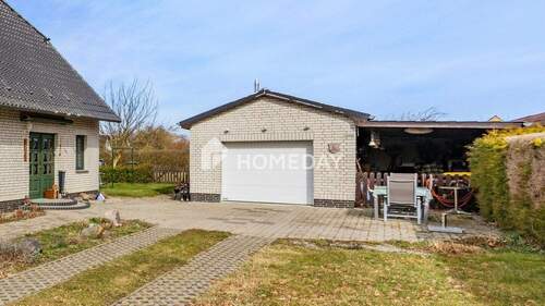 Garage - 5 Zimmer Einfamilienhaus zum Kaufen in Alt Sührkow