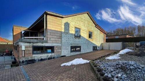 Hausansicht Hofseite - Ein Zuhause mit Perspektive - 2 Häuser für Mehrgenerationen in ruhiger Lage - Ohrsleben