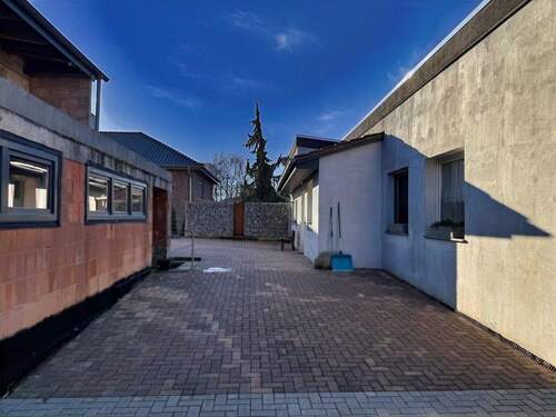 Hof - 7 Zimmer Einfamilienhaus in Hötensleben