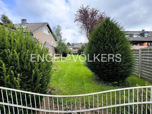 Strassenansicht - Baugrundstück in bevorzugter Wohnlage in Moers Schwafheim für Ihr Reihenendhaus