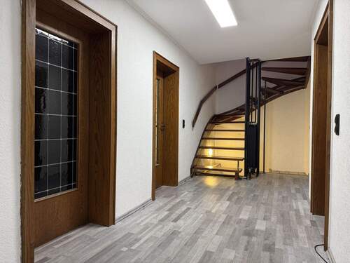 Flur - 3 Zimmer Mehrfamilienhaus, Wohnhaus zum Kaufen in Herzogenrath