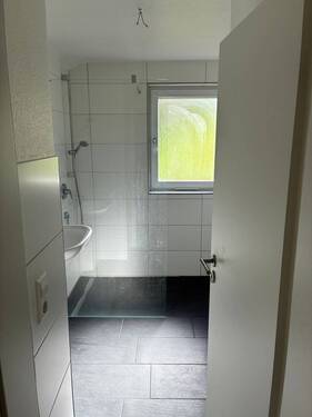 Bad mit Dusche - 