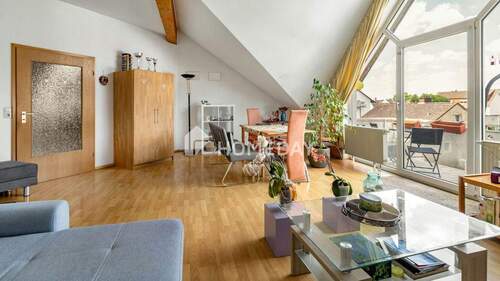 1. OG Wohnzimmer 1 - 3 Zimmer Etagenwohnung in Maintal