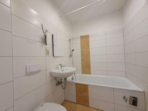 Badezimmer - 3 Zimmer mit Aussicht! - 327,00 EUR Kaltmiete, ca.  57,30 m² Wohnfläche