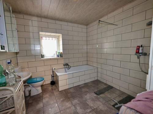 Vollbad im Erdgeschoss Vorderhaus - 