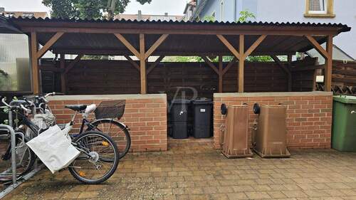 Fahrradabstellplatz / Mülltonnenplatz - 
