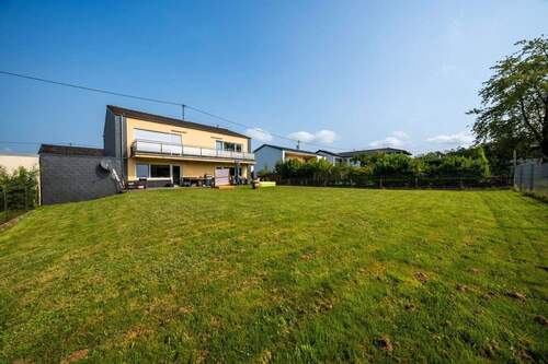 Bild 1 - Geräumiges Zweifamilienhaus mit tollem Grundstück!