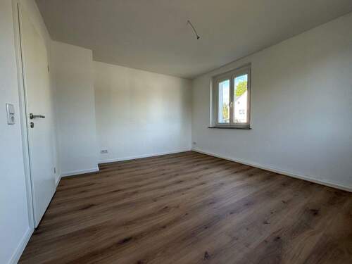 Wohnzimmer - 4 Zimmer Etagenwohnung in Niederwürschnitz