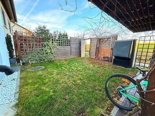 Garten neben Terrasse - Doppelhaushälfte mit 234,00 m&sup2; in Korntal-Münchingen zum Kaufen