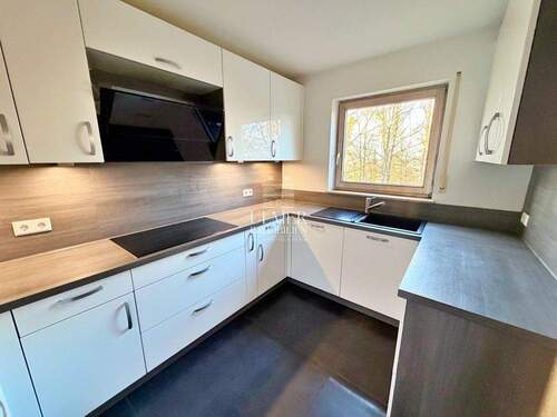 Küche - Einziehen & wohlfühlen - kernsanierte 3,5 - Zimmer Wohnung mit TG-Stellplatz in BB-Diezenhalde