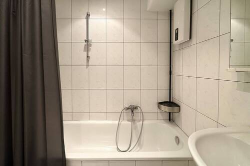 Badezimmer, Erdgeschoss - Wohnung links - 