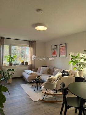 Wohnzimmer 12 - Sofort bezugsfrei: Sonnige 2-Zimmer-Wohnung mit Loggia & Stil - altersgerecht & komfortabel wohnen