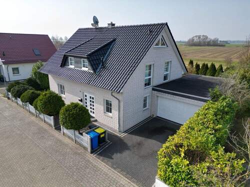 Straßenansicht - 7 Zimmer Einfamilienhaus zum Kaufen in Braunschweig