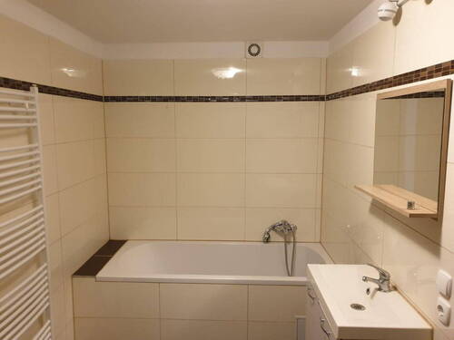 Badezimmer - 3 Zimmer Etagenwohnung zum Kaufen in Esslingen am Neckar