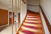die Diele des Anbaus mit Treppe ins OG - 