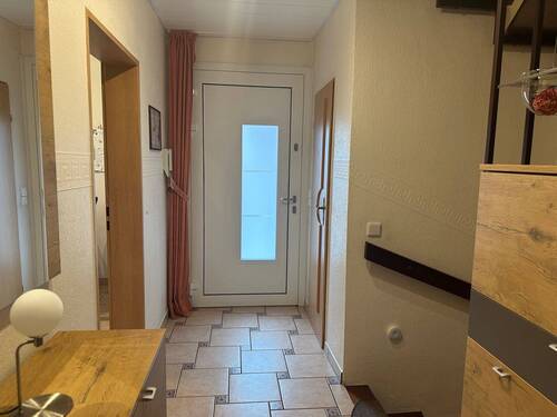 Hauseingang mit Diele - 4 Zimmer Reihenmittelhaus in Niederkrüchten