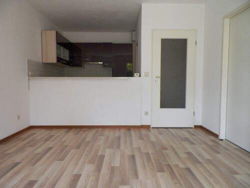 Wohnzimmer - 2 Zimmer Etagenwohnung zur Miete in Zwickau