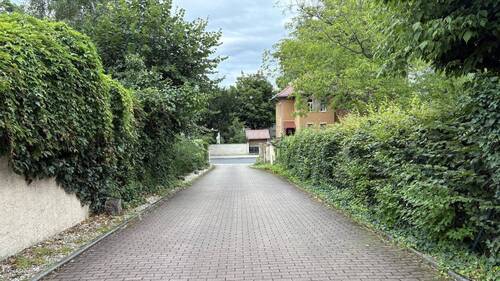 Einfahrt - 3 Zimmer Etagenwohnung in Dresden
