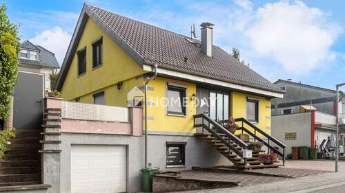 Außenansicht 1 - Familienidyll mit Wohlfühlcharakter - Einfamilienhaus mit Pool und Sauna in Sinsheim-Steinsfurt