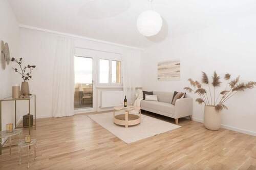 Wohnzimmer - Einziehen statt renovieren! Barrierefreie 3-Zimmer-Wohnung sofort bezugsfrei in Ulm-Böfingen