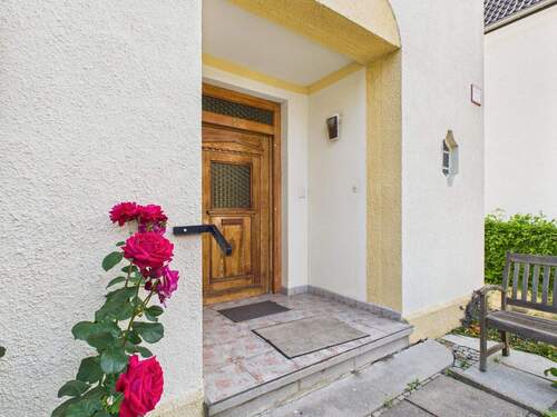 Haupteingang - 9 Zimmer Mehrfamilienhaus, Wohnhaus zum Kaufen in Bielefeld