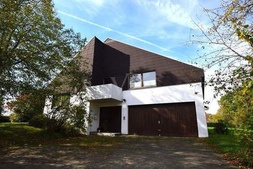 Zufahrt Hauseingang - 5 Zimmer Mehrfamilienhaus, Wohnhaus in Dombühl