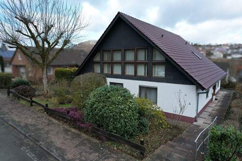 Hausansicht - Gepflegtes, massives Einfamilienhaus mit Garage und Garten in Beverungen