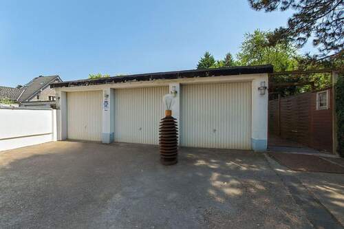 Garagenhof - 5 Zimmer Doppelhaushälfte in Duisburg
