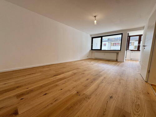 Wohnbereich - 3 Zimmer Etagenwohnung zum Kaufen in Köln