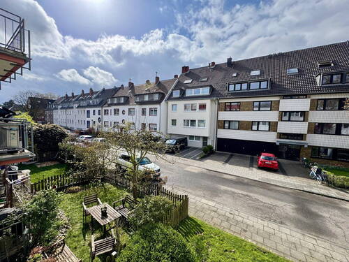 Sonniger Ausblick - Sackgasse - Etagenwohnung mit 79,00 m&sup2; in Köln zum Kaufen