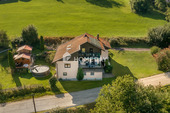 Titelbild - Platz für die ganze Familie: 210 m² Wohnfläche, großer Garten & Balkon mit Bergblick