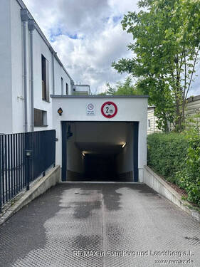 Tiefgaragen Einfahrt - 