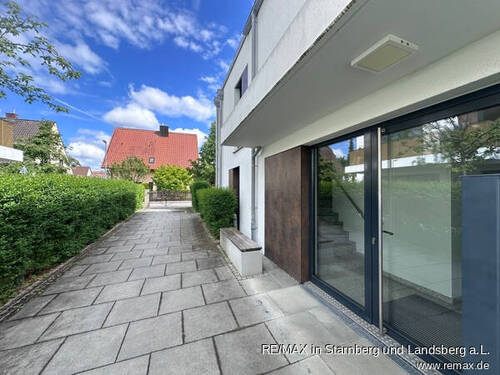 Haus Eingang - Etagenwohnung mit 78,00 m&sup2; in München zum Kaufen