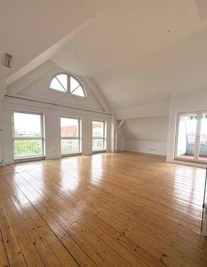 Zimmer - Bezugsfreie 3-Zimmer-Dachgeschosswohnung mit Terrasse, Fahrstuhl - über den Dächern Wilmersdorfs!