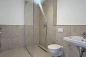 Duschbad mit Waschmaschinenanschluss - 
