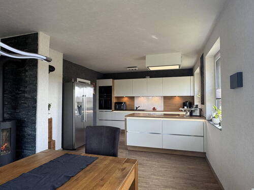 Blick vom Essber. in die Küche - Einfamilienhaus mit 198,00 m&sup2; in Hamburg zum Kaufen