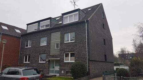 Hausansicht - TOP!!! RENOVIERTE + TOP AUFGETEILTE 2 ZIMMER ERDGESCHOSS WOHNUNG mit BALKON in OBERHAUSEN - KLOSTERHARDT - SÜD!!!