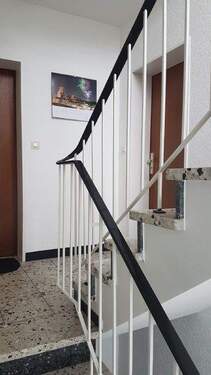 Treppenhaus - 2 Zimmer Etagenwohnung in Oberhausen