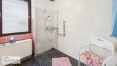EG - Bad mit ebenerdiger Dusche - 