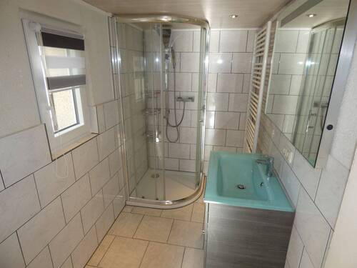 EG - Bad mit Blick in den Raum - 
