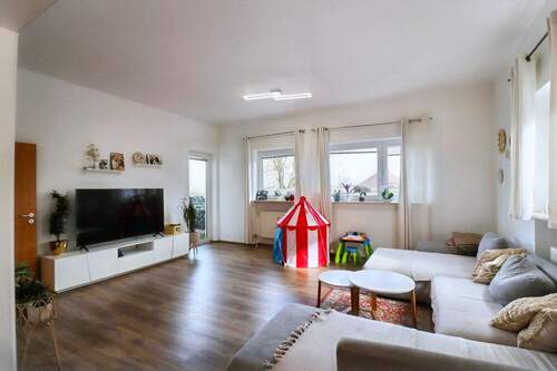 Wohnzimmer - 4 Zimmer Etagenwohnung zum Kaufen in Ansbach / Meinhardswinden