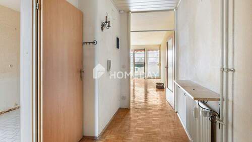 Flur 1 - 4 Zimmer Etagenwohnung in Wörth am Rhein